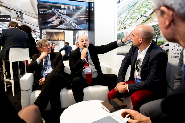 Mantes Innovaparc: présentation par C.Devillers, au Mipim ©Jgp